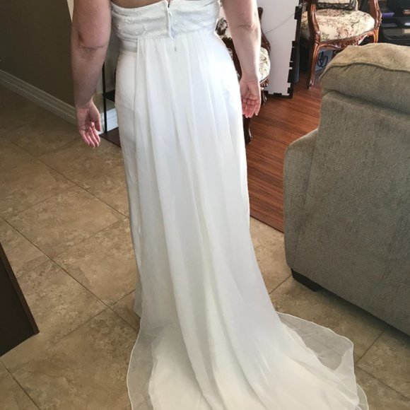 Ivory Wedding Dress - Size 6 - Picture 4 of 13